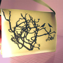 Taschen-Lampe: Sil IKONE, leuchtende Tasche aus Silikon