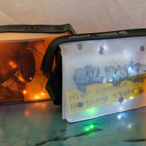 Taschen-Lampe: Sil IKONE, leuchtende Tasche aus Silikon